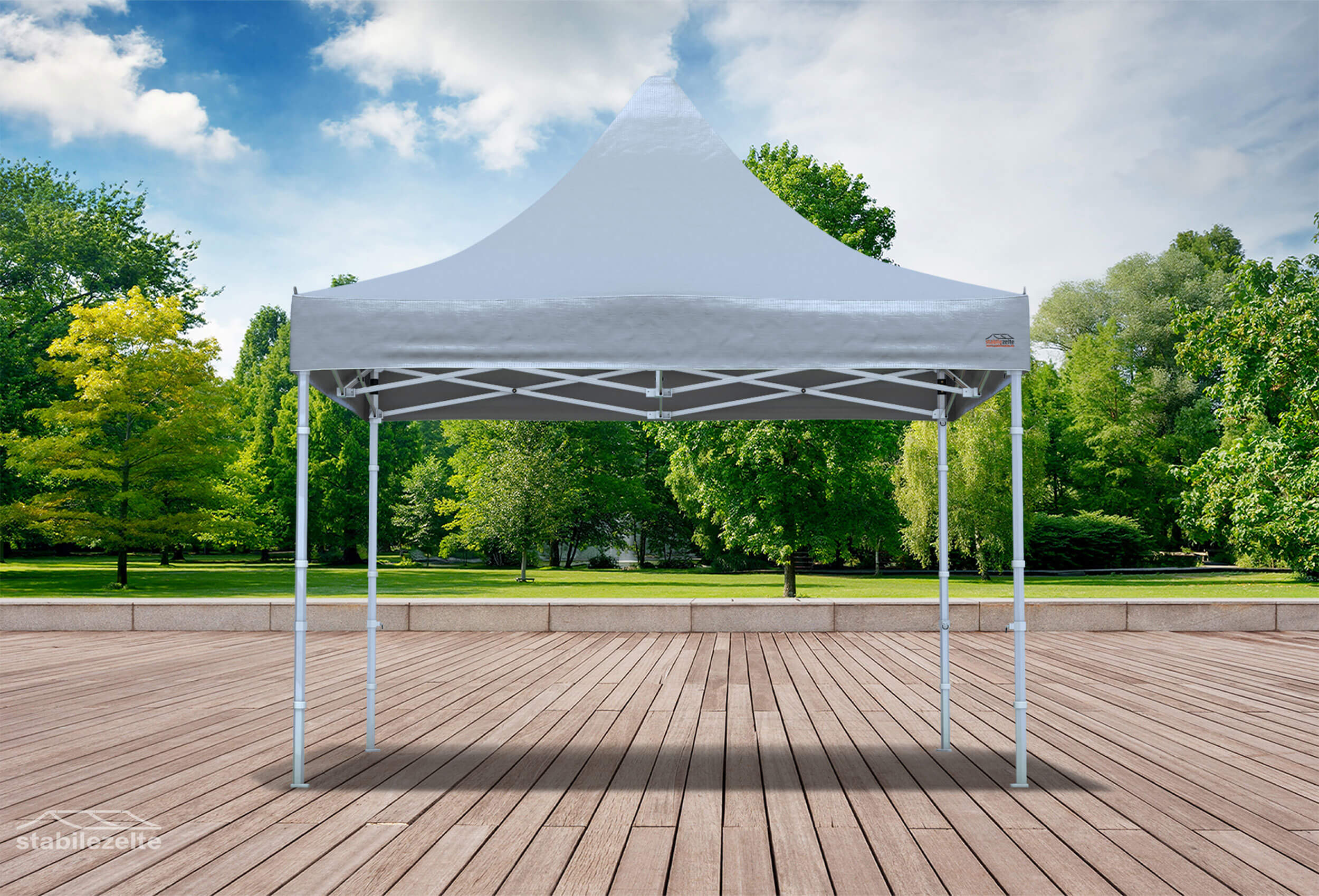 Grauer Faltpavillon ohne Seitenteile 3 x 3m in einem Park