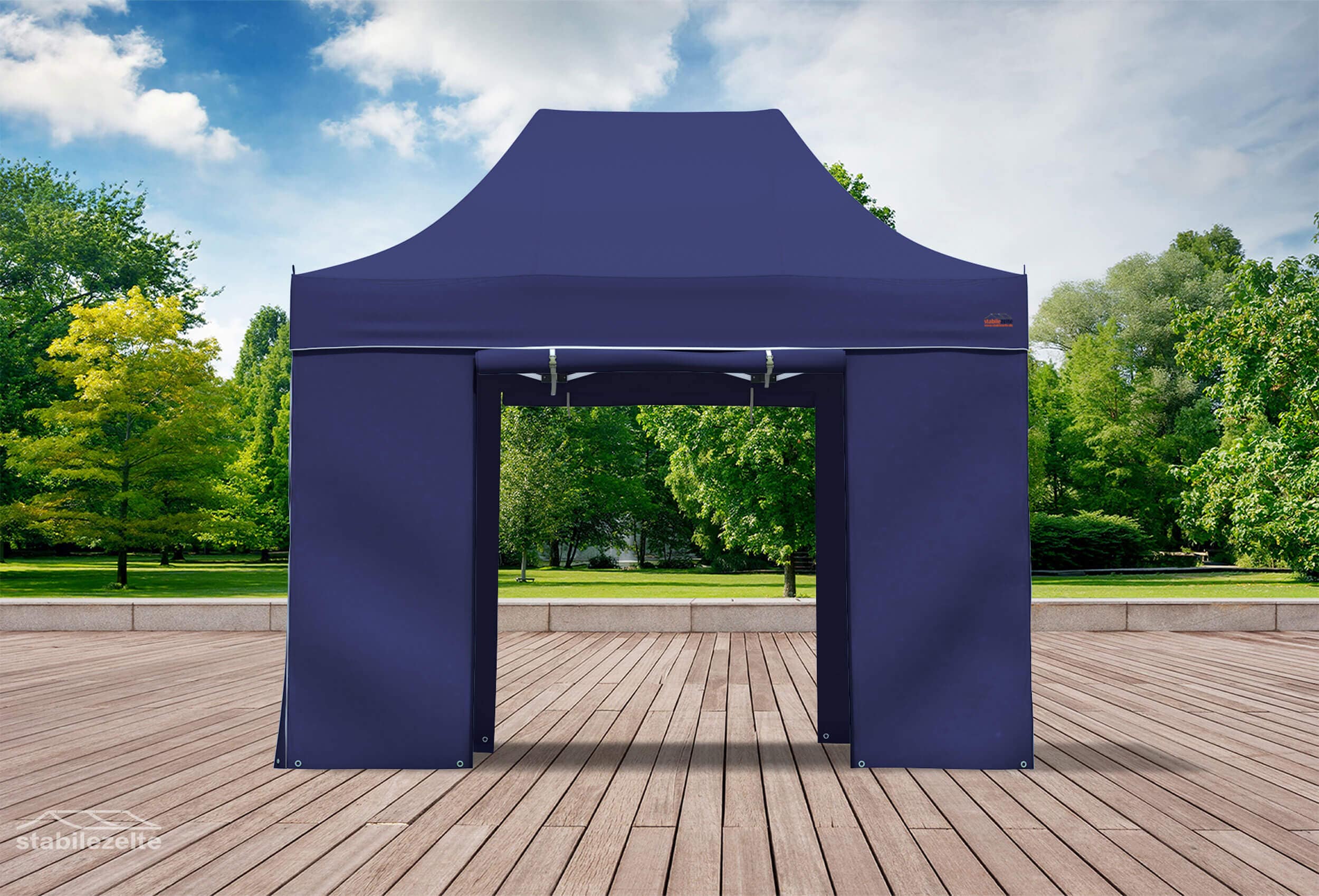 Blauer Faltpavillon mit geöffneten Türen 3 x 2m in einem Park