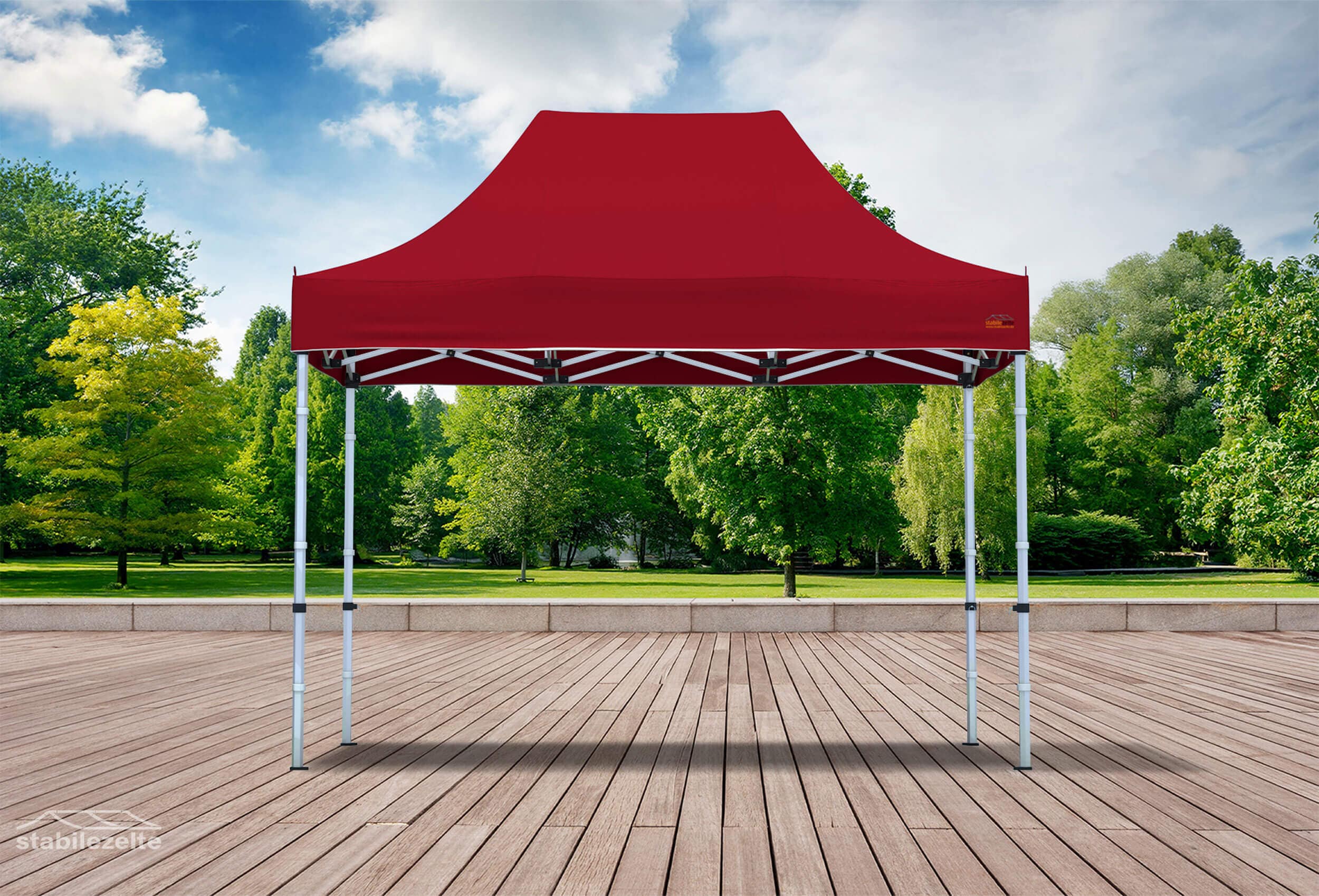Bordeauxfarbener Faltpavillon ohne Seitenteile 3 x 2m in einem Park