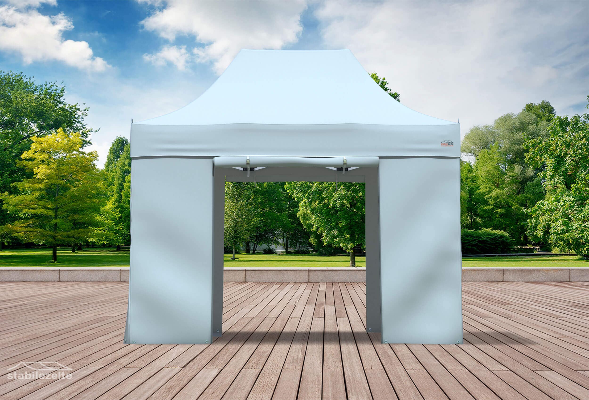 Grauer Faltpavillon mit geöffneten Türen 3 x 2m in einem Park
