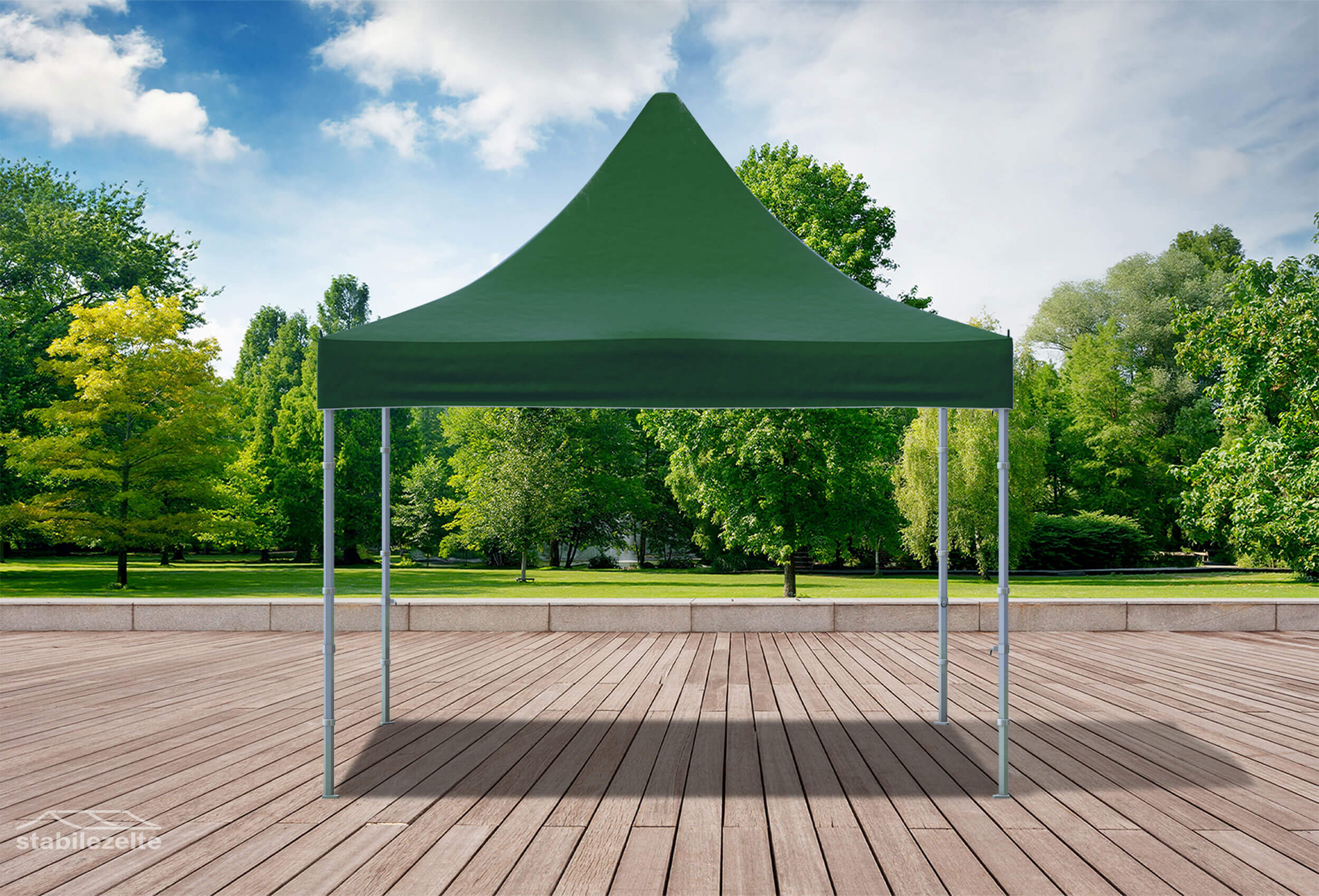 Grüner Faltpavillon ohne Seitenteile 3 x 3m in einem Park