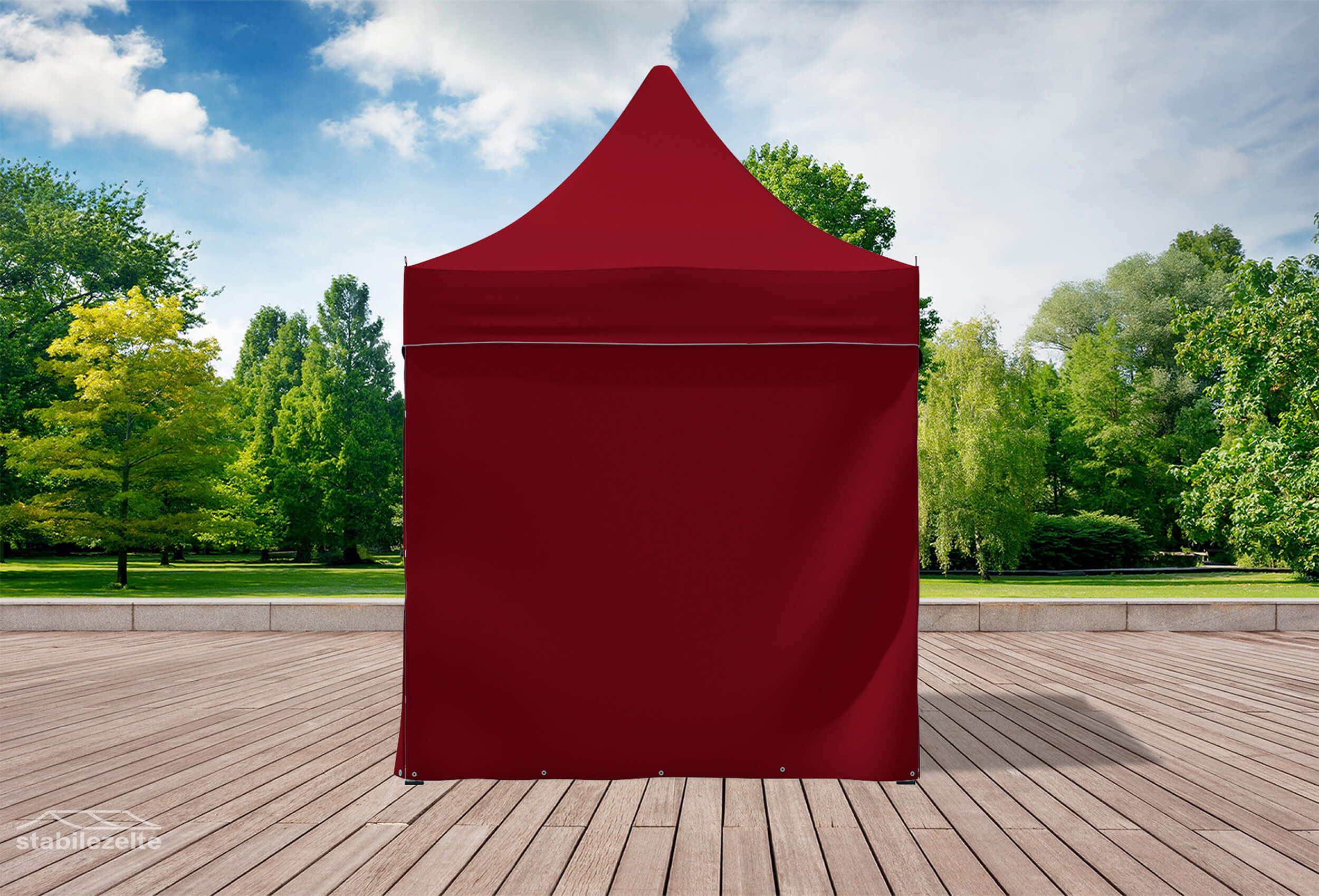 Bordeauxfarbener Faltpavillon mit geschlossenen Seitenteilen 3 x 2m in einem Park