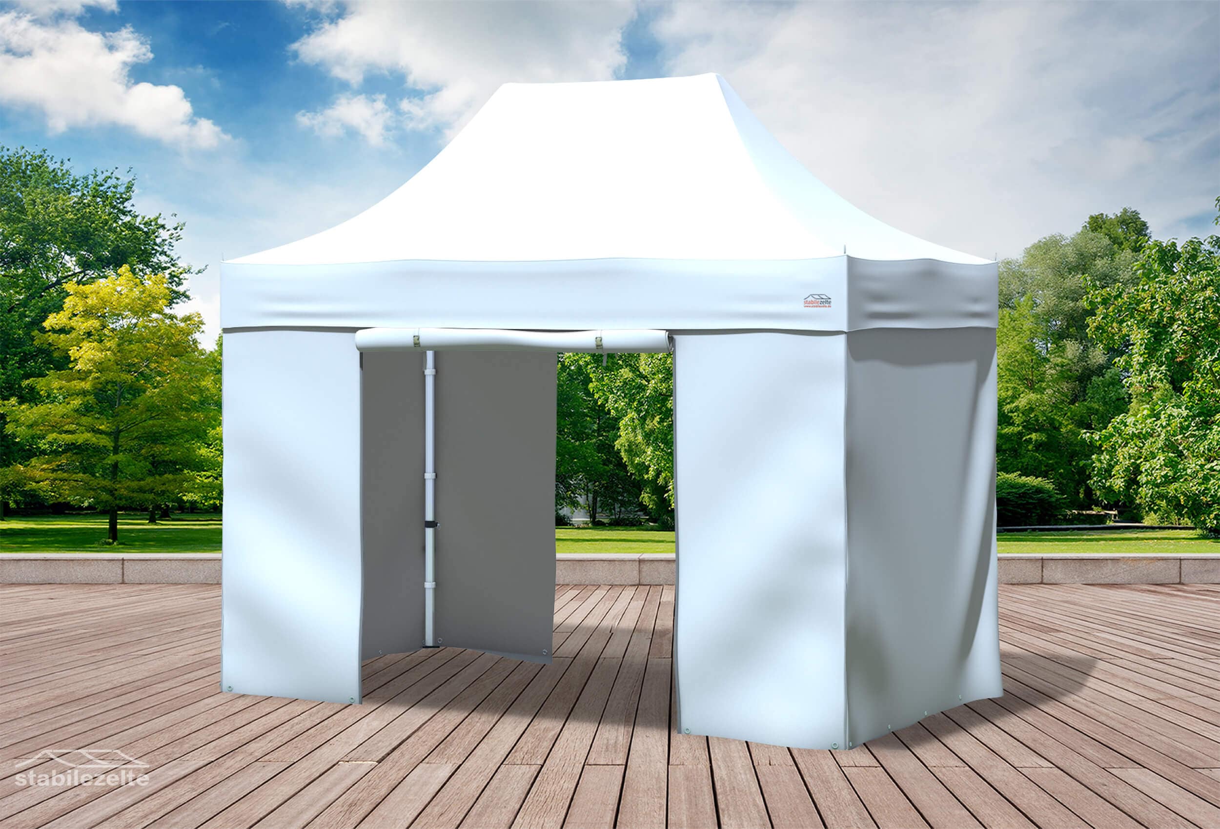 Weißer Faltpavillon mit geschlossenen Seitenteilen und Türen 3 x 2m in einem Park